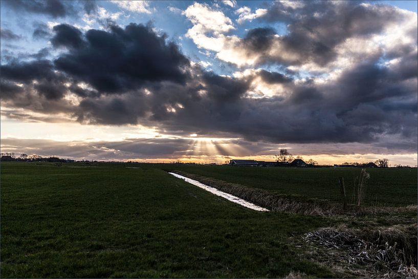Zonnestralen tot aan de grond von Willy Sybesma