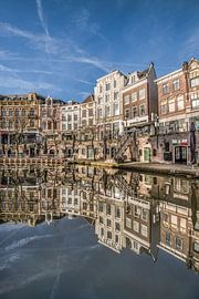 Stadsbeeld in het centrum van Utrecht aan de gracht von Harrie Muis