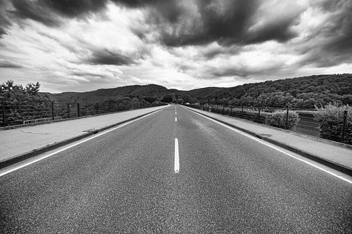 The road across the Rurtalsperre.