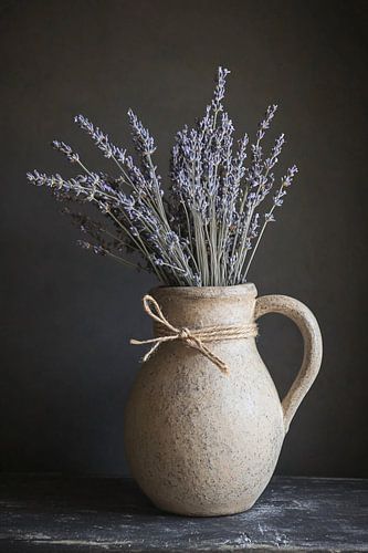 Gedroogde lavendel in rustieke vaas