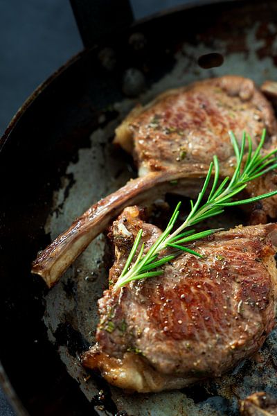Lamb chops with rosemary by Sidney van den Boogaard
