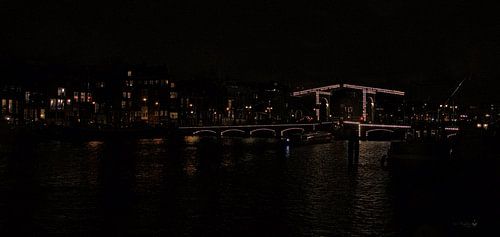 de Magere-brug bij nacht