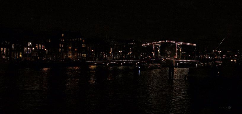 de Magere-brug bij nacht van Erik Reijnders