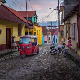 Tuktuk auf den Straßen von Flores von Dennis Werkman