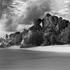 Traumhafter Strand auf den Seychellen in schwarzweiss. von Manfred Voss, Schwarz-weiss Fotografie