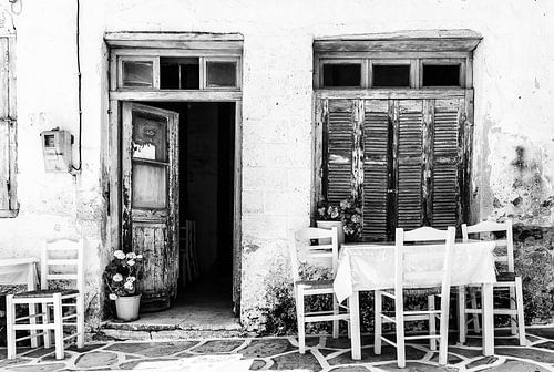 Grieks terras in Zwart Wit