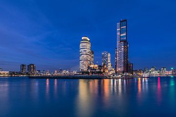 De havenstad Rotterdam bij avondlicht van Steven World Traveller
