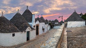 Lever de soleil à Alberobello, Pouilles, Italie