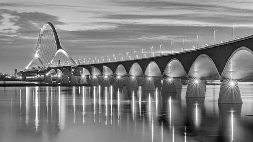 Brug 'De Oversteek' in Nijmegen, Nederland