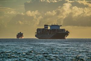 Vrachtschip in de baai van Allerheiligen in de stad Salvador Brazil