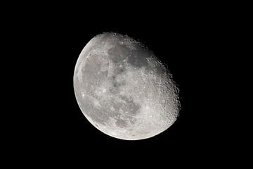 De maan van dichtbij met heel veel details. van Kingkev fotografie