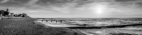 Kühlungsborn strand in zwart-wit