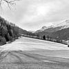 Vergezicht van grazige weiden in het Oetzdal in de winter van Danny Motshagen