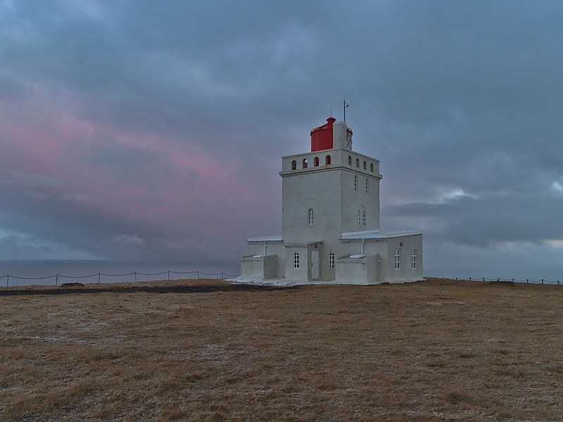 Phare de Dyrhólaey par Timon Schneider