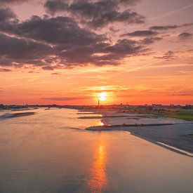 Coucher de soleil sur la rivière Waal sur Erik Graumans