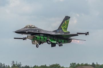 F-16 Demo Team Belgian Air Force, Dream Viper. by Jaap van den Berg