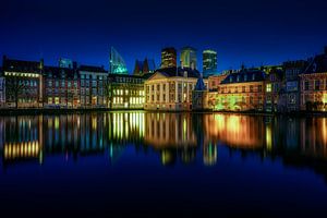 Reflecties op de Hofvijver in Den Haag van Roy Poots