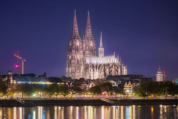 La cathédrale de Cologne la nuit sur Alexander Aboud
