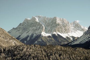 Zicht op de Zugspitze van Toni Stauche