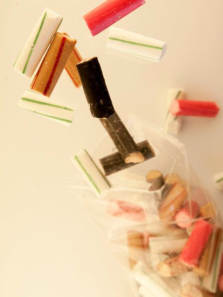 zwevende oud-hollandse snoepjes  von kees luiten