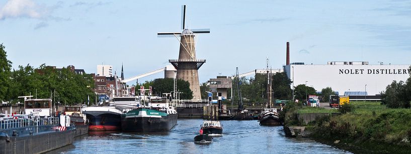 Oude Haven met de Jenever Stokerij van M  van den Hoven