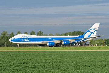 AirBridgeCargo Boeing 747-8 op taxibaan Victor. van Jaap van den Berg