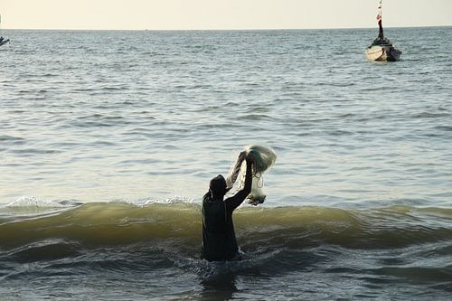 Catching some fish van Anouk van Schip - Global Adventures