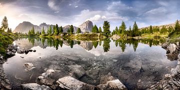 Meer met prachtig berglandschap in de Dolomieten van Voss Fine Art Fotografie