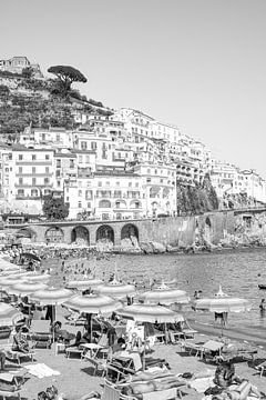 L'été sur la côte amalfitaine en noir et blanc - Photographie d'Italie sur Henrike Schenk