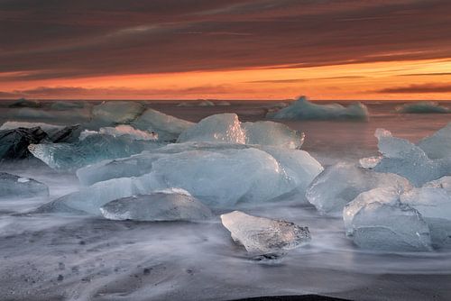 Kriechendes Eis auf dem Watt bei Sonnenaufgang von Eric Veenboer