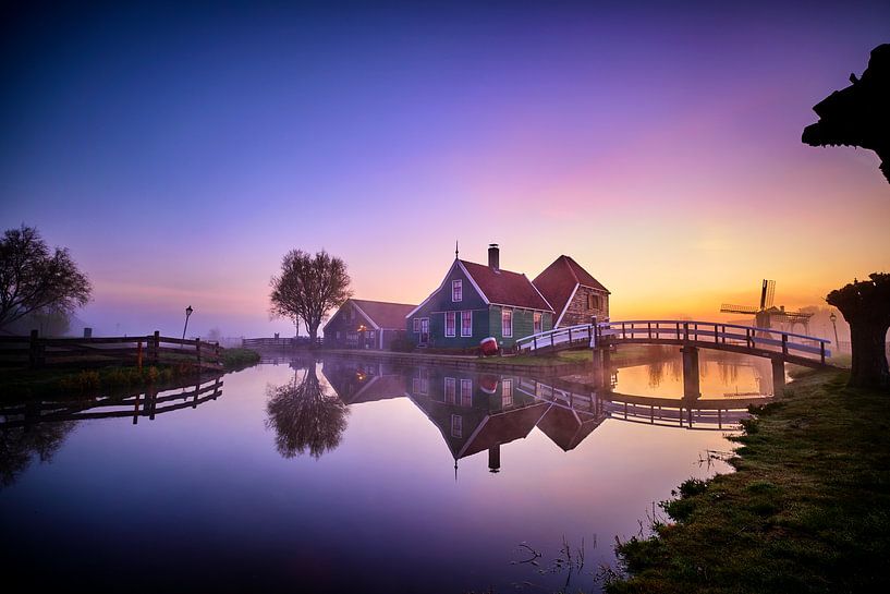 Cottage with bridge on the Zaanse Schans by Peter de Jong