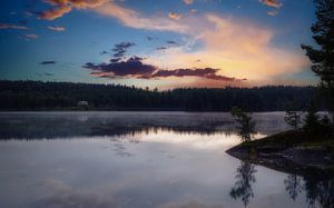 Idyllisch schöner See in Schweden