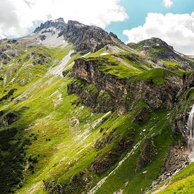 Wasserfälle in den Bergen – spektakuläre Naturfotografie voller Energie und Kraft. Jetzt Wandbild oder Leinwand kaufen und Bergwasser erleben. von Miriam Schwarzfischer Fotografie
