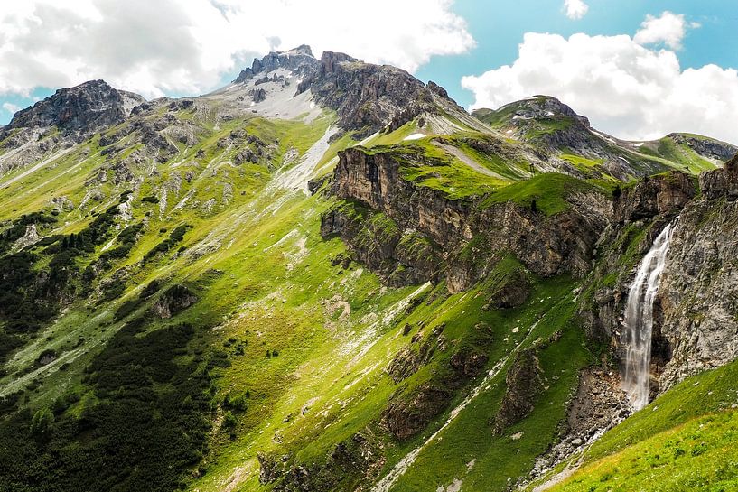 Chutes d'eau en montagne - une photographie spectaculaire de la nature, pleine d'énergie et de force. Acheter maintenant une peinture murale ou une toile et découvrir l'eau de montagne. par Miriam Schwarzfischer Fotografie