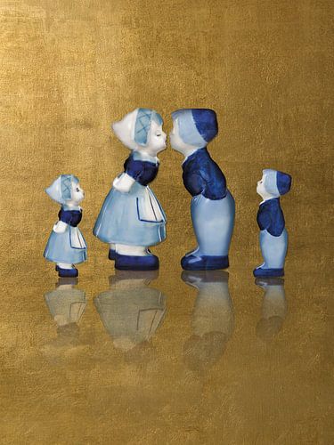 Familie delfts blauw kussend paar met goud