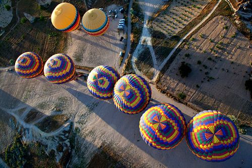 Kleurige hetel luchtballonnen in Cappadoccië