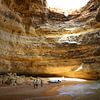 la lumière du soleil incursion dans belle couleur grotte de la mer sur Paul Franke