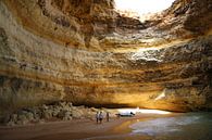 zonlicht inval in mooi gekleurde zee grot  van Paul Franke thumbnail