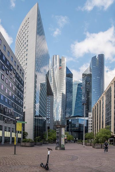 La Défense, Paris on Sunday. by Roelof van Gelder