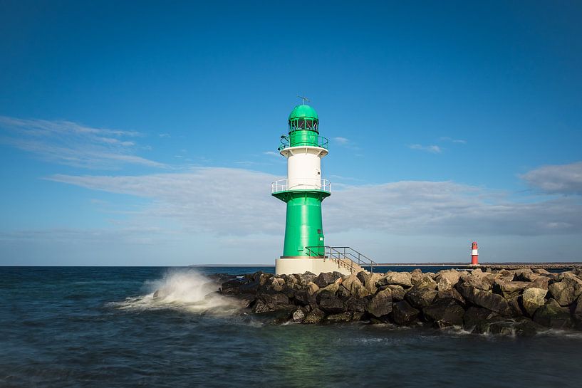 Mole an der Ostseeküste in Warnemünde. van Rico Ködder