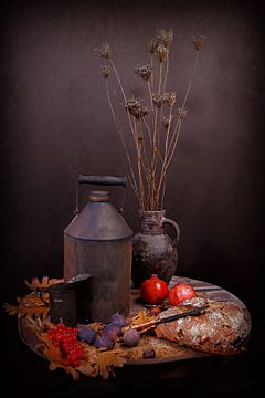 Nature morte rustique en automne avec des grenades et des figues.... sur Els Fonteine