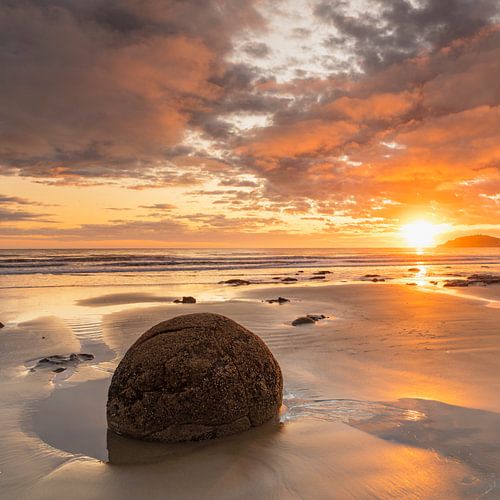 Moeraki Boulders at sunrise, New Zealand