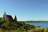 Kirche am Ufer eines Sees in Schottland von Babetts Bildergalerie Miniaturansicht