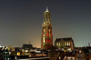Stadtbild von Utrecht mit Domkirche und rot-weißem Domturm von Donker Utrecht