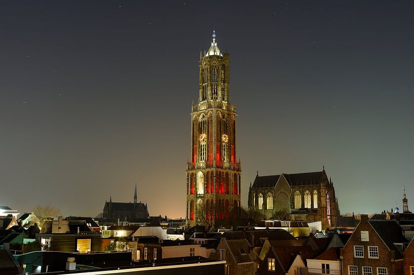 Paysage urbain d'Utrecht avec l'église Dom et la tour Dom rouge et blanche par Donker Utrecht