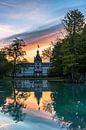 Kasteel Philippsruhe met kasteelpark en weerspiegeling in het meer van Fotos by Jan Wehnert thumbnail