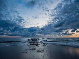 Eine dramatische Meereslandschaft auf Texel von Martijn Wit