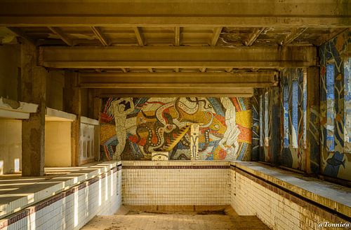 Piscine d'un camp de jeunes abandonné