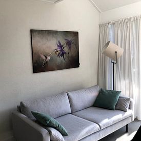 Kundenfoto: Kolibri mit violetter Blüte und grünem Hintergrund von Diana van Tankeren, als artframe