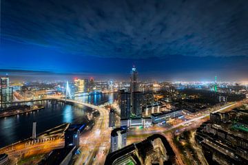 Prachtig uitzicht op Rotterdam skyline foto